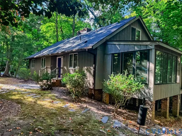 1 Brandon Cir, Williamsburg, VA 23185