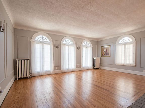 3rd image of 5010 Burns St