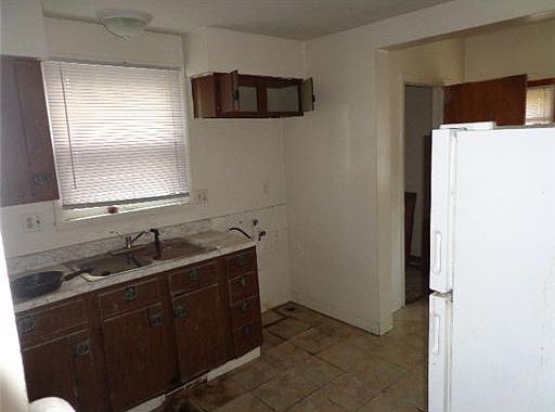 5th image of 917 Manhattan Ave