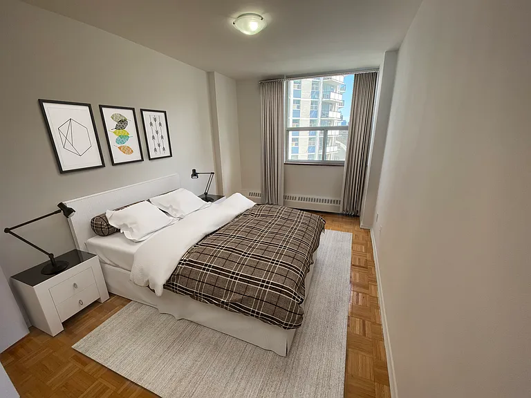 50 Alexander St — Photo 35