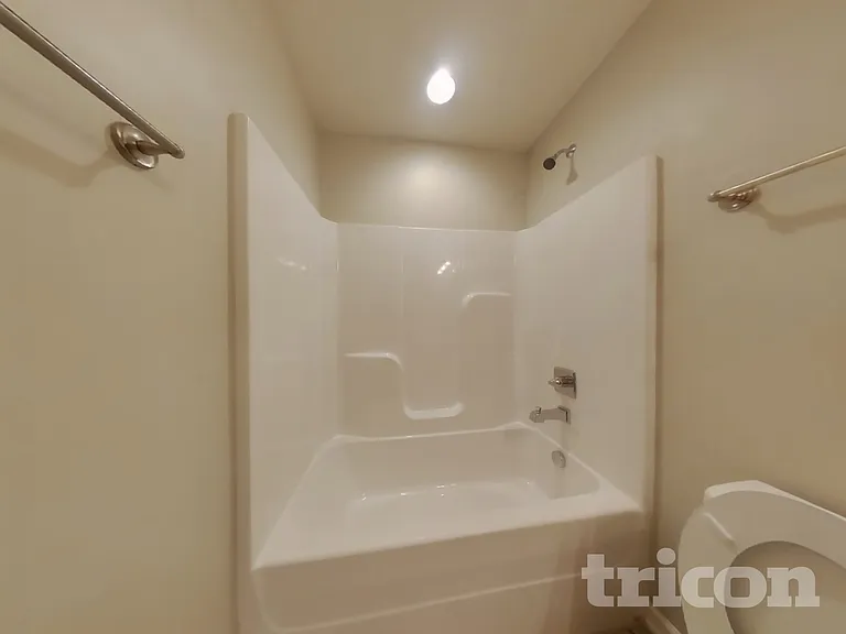 202 Ashmere Ct — Photo 14