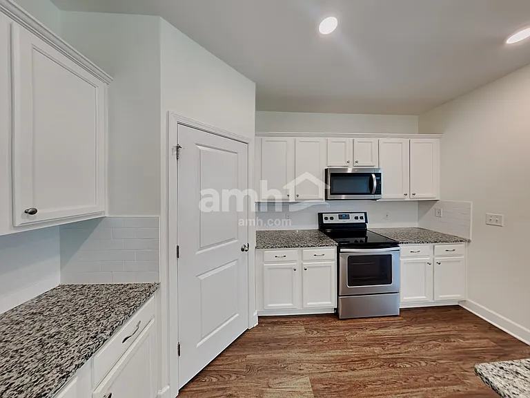 4308 Longfellow Dr — Photo 3