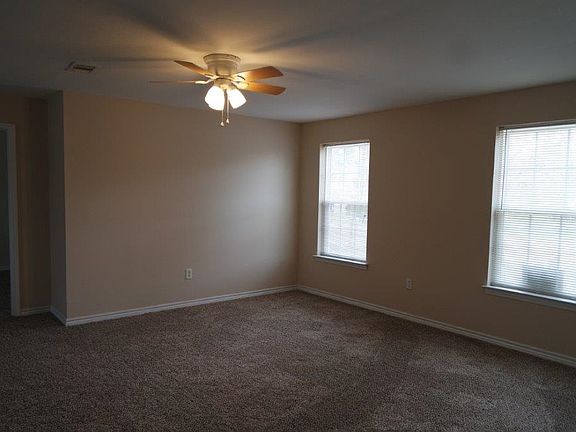 5th image of 920 E Court St