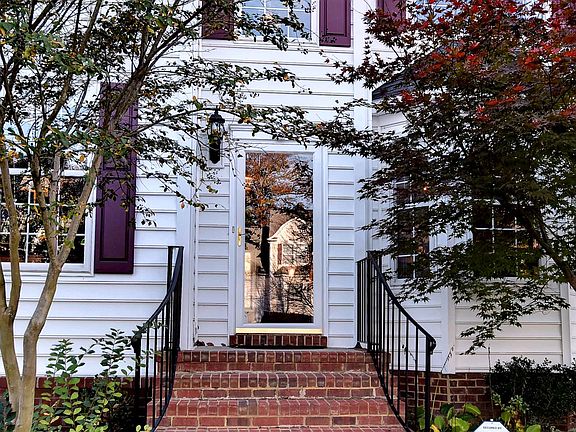 4th image of 6201 Weathersfield Way