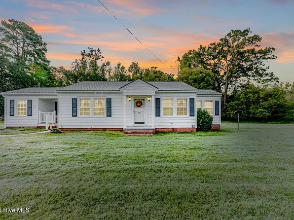 201 Colonial Avenue, Goldston, NC 27252