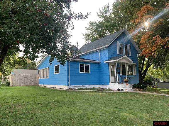 2nd image of 822 6th Ave S