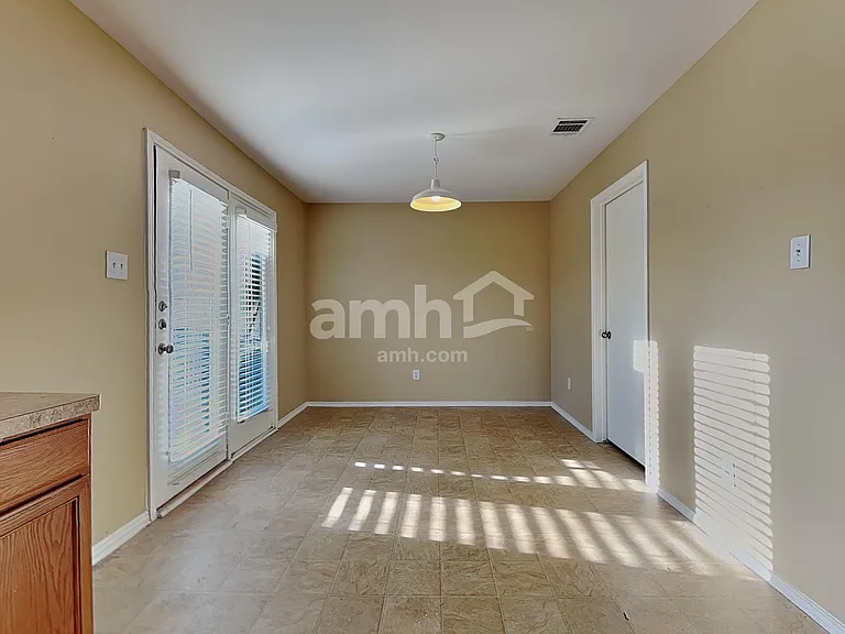 937 Iona Dr — Photo 5