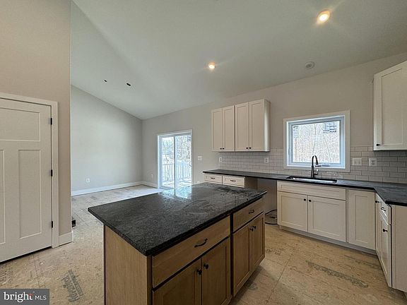 3rd image of 1362 Solomons Island Rd