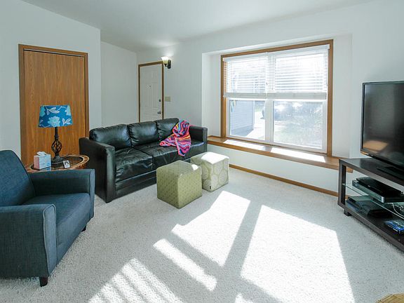 3rd image of 32792 Bradeen Ave