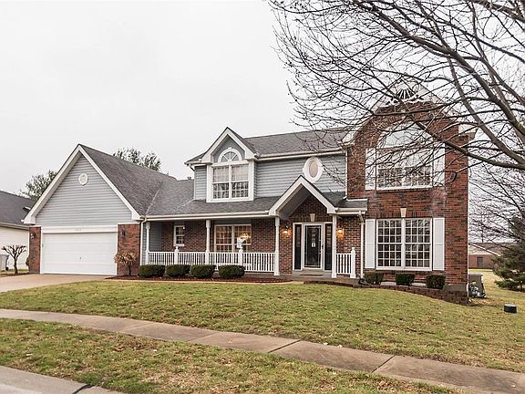 Wilshire Valley is located in a prime area close to the Page Avenue Extension, Highway 94 and Highway 70.  Wilshire Valley is known for high quality homes in a neighborhood that displays "Pride of Ownership".