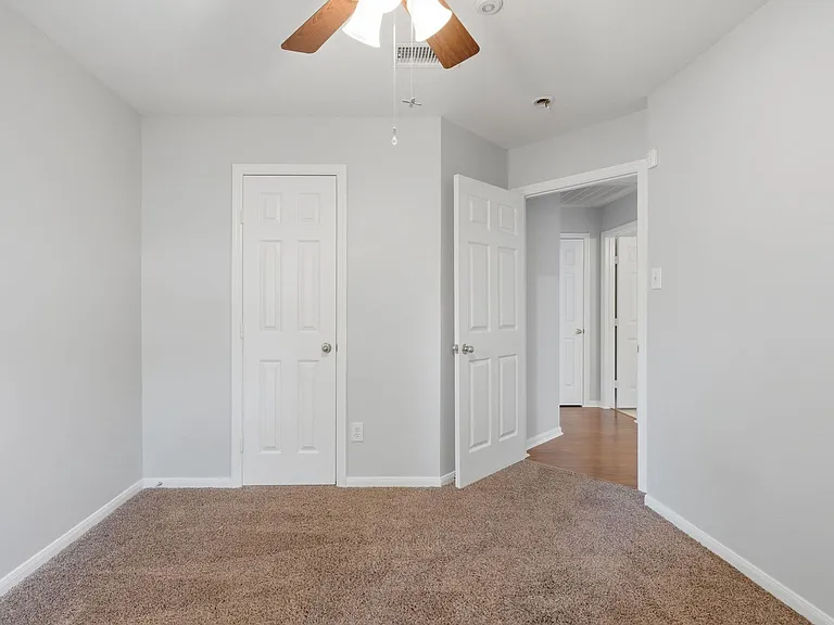 18 Mulberry Glen Pl — Photo 34