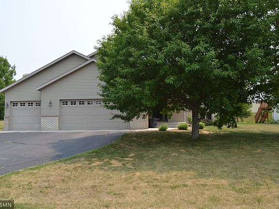 3rd image of 320 5th Ave S