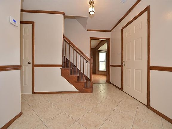 3rd image of 3201 Glastonbury Dr