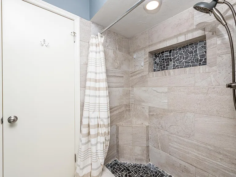 270 E Glassboro Ct #17-1B — Photo 24