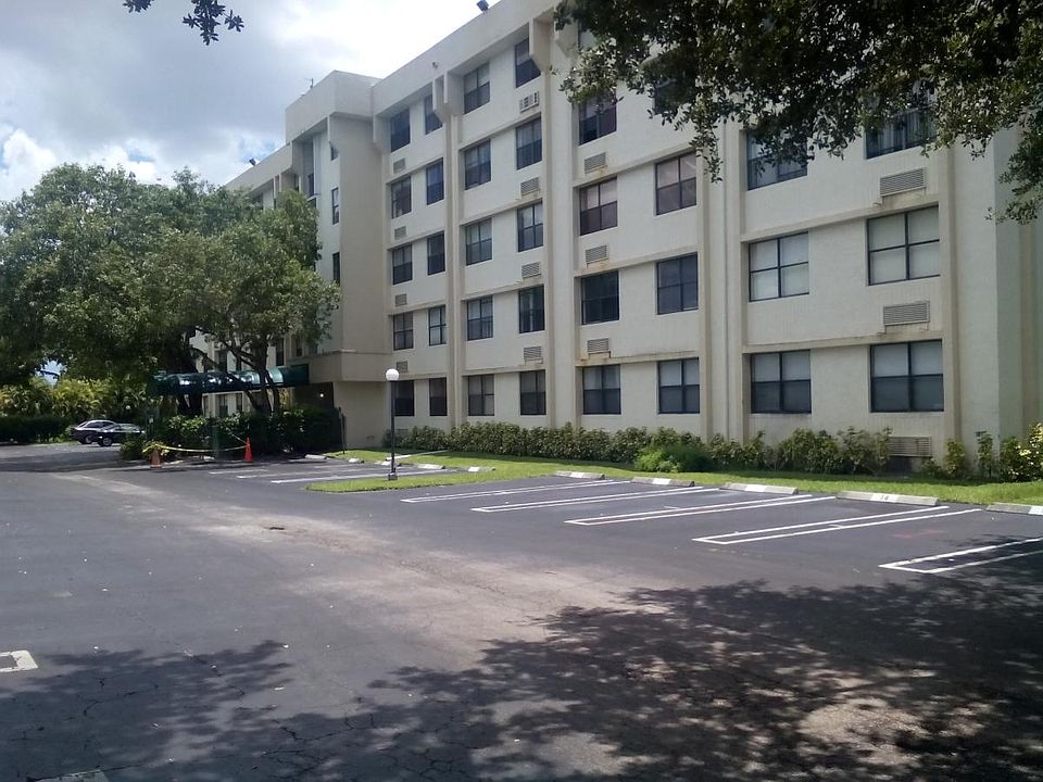 2nd image of 2401 Riverside Dr APT 515B