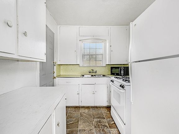 2nd image of 5012B Irvington Blvd #B