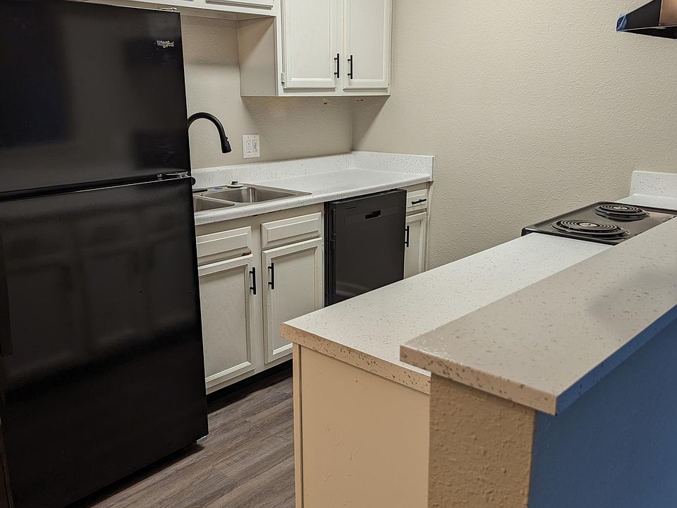1st image of 2923 N Elgin St APT 5