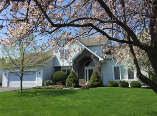 25 Hunt Holw, Rochester, NY 14624