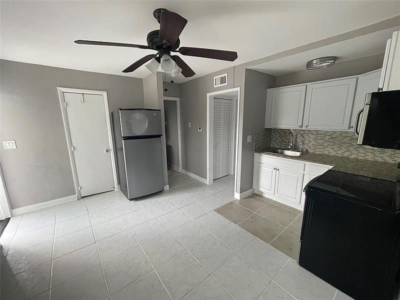 1st image of 3361 NE 16th Ave #2