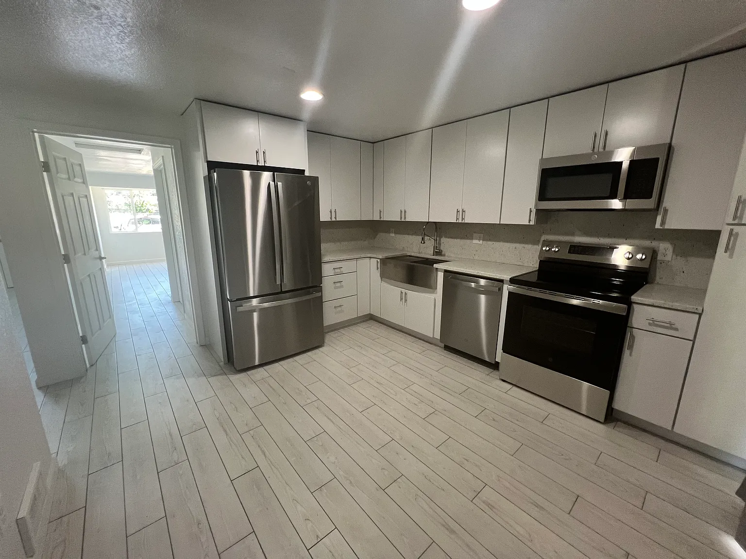 4 bed, 1200 sqft, $2,675 — Photo 2