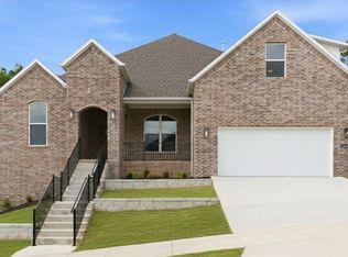 2823 N Grey Squirrel Dr, Fayetteville, AR 72704