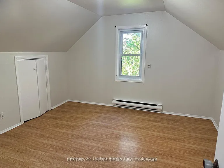 140 Maria St — Photo 11