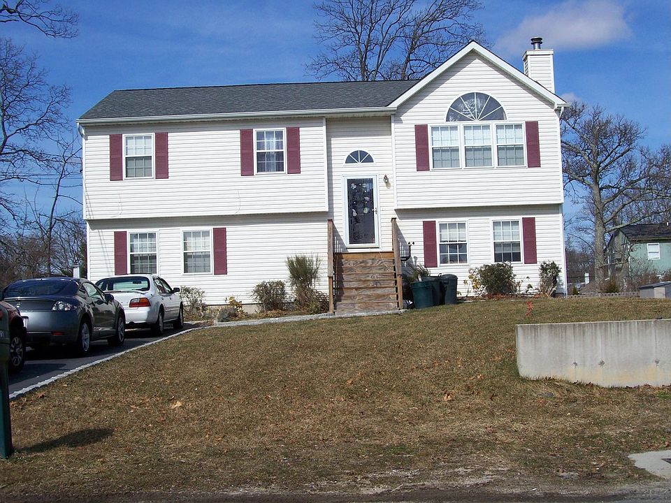 1st image of 61 Lombardy Dr