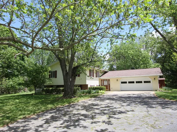 370 N Youngs Rd, Attica, MI 48412