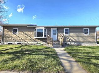 1204 8th Ave SW, Aberdeen, SD 57401