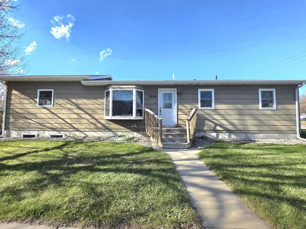 1204 8th Ave SW, Aberdeen, SD 57401
