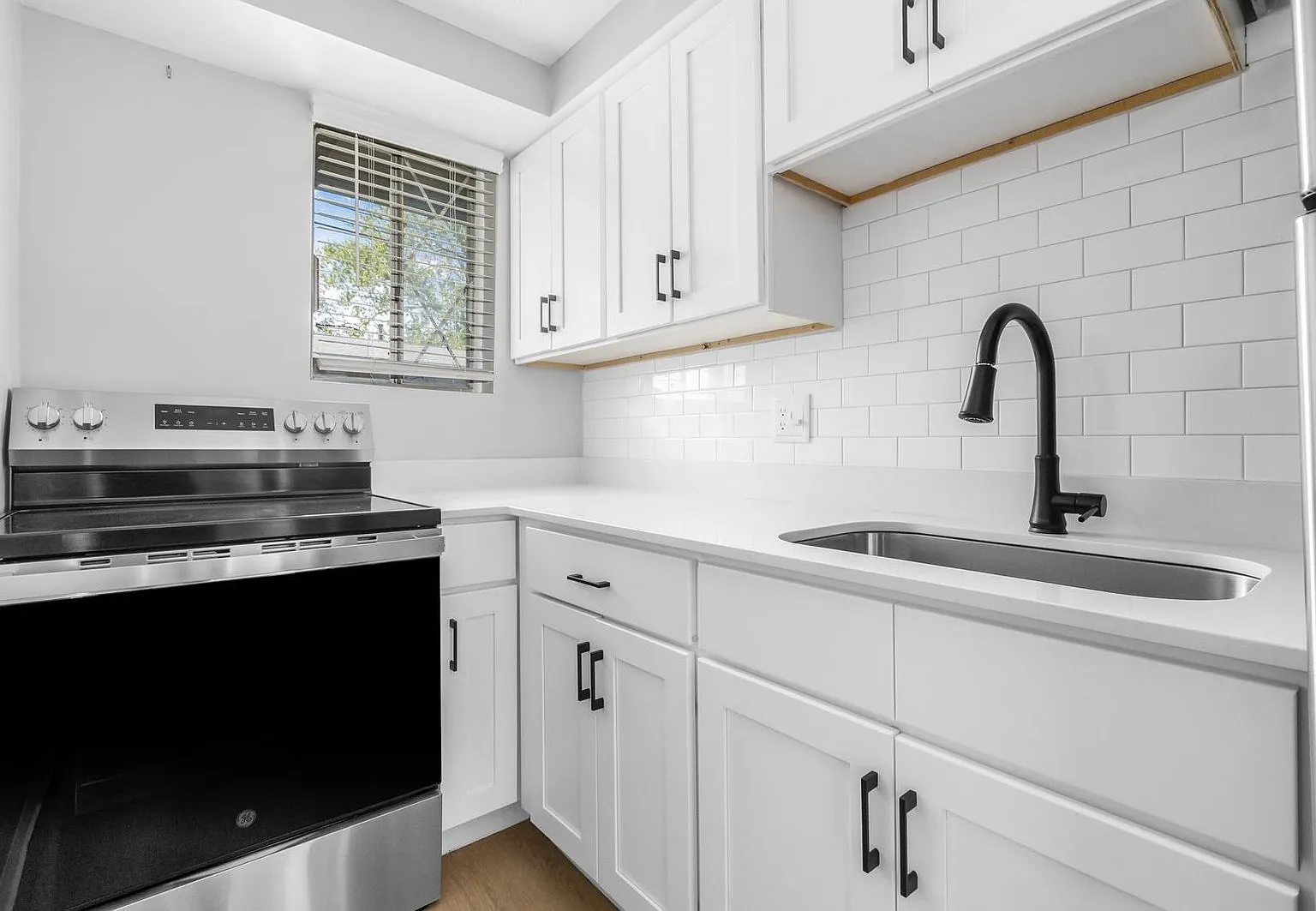 1 bed, 1.0 bath, $1,025 — Photo 2