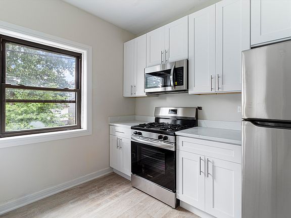 4th image of 630 N Homan Ave APT 3A