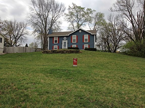 3rd image of 851 W Kansas St
