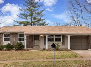 535 Golfwood Dr, Ballwin, MO 63021