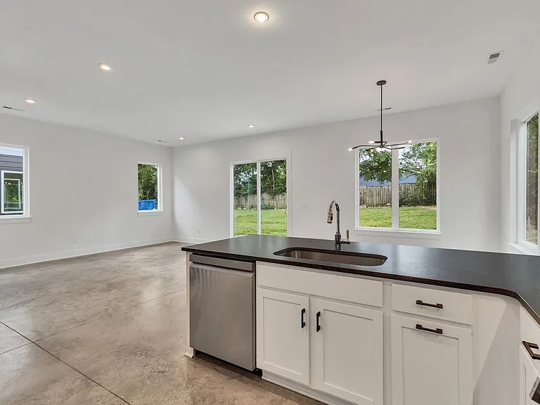 5917 Robertson Ave — Photo 8