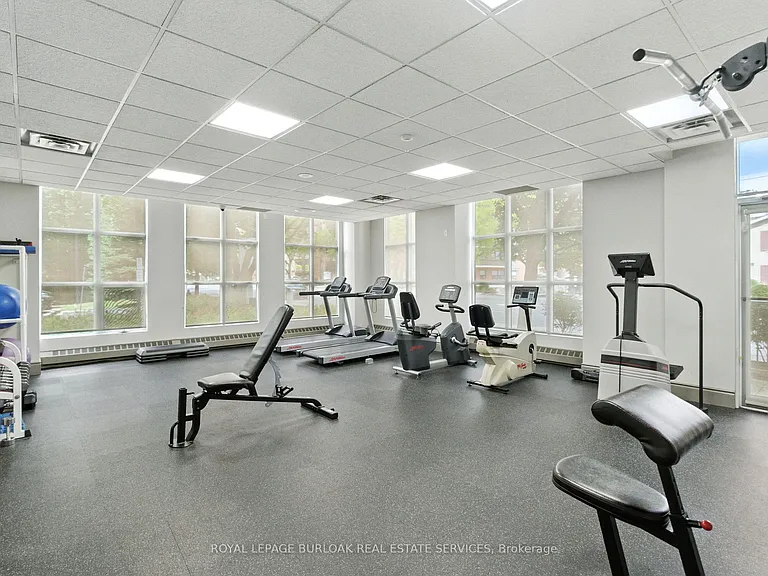 442 Maple Ave #7 — Photo 38