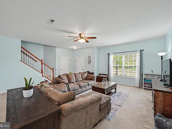 4th image of 340 Camerton Ln
