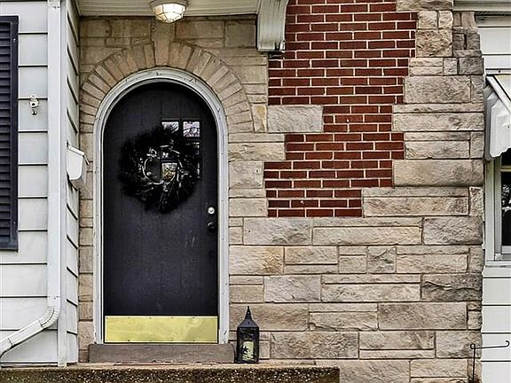 2nd image of 105 W Leech Ave