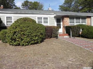 411 Canoe Place Rd, Southampton, NY 11968