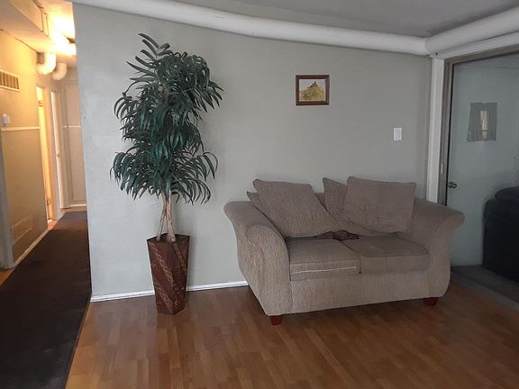 3rd image of 6938 Woodhurst Dr