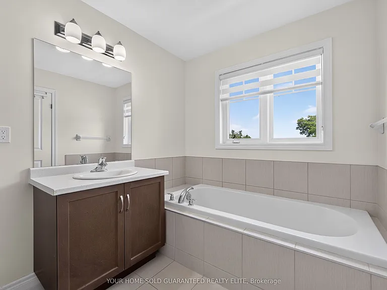 114 Dunrobin Ln — Photo 17
