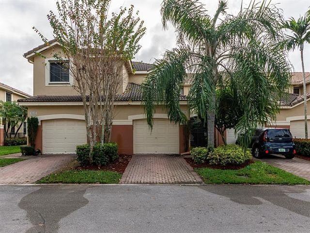 1st image of 4214 Vineyard Cir #1