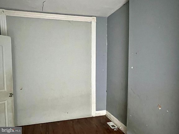 2nd image of 615 N Kenwood Ave