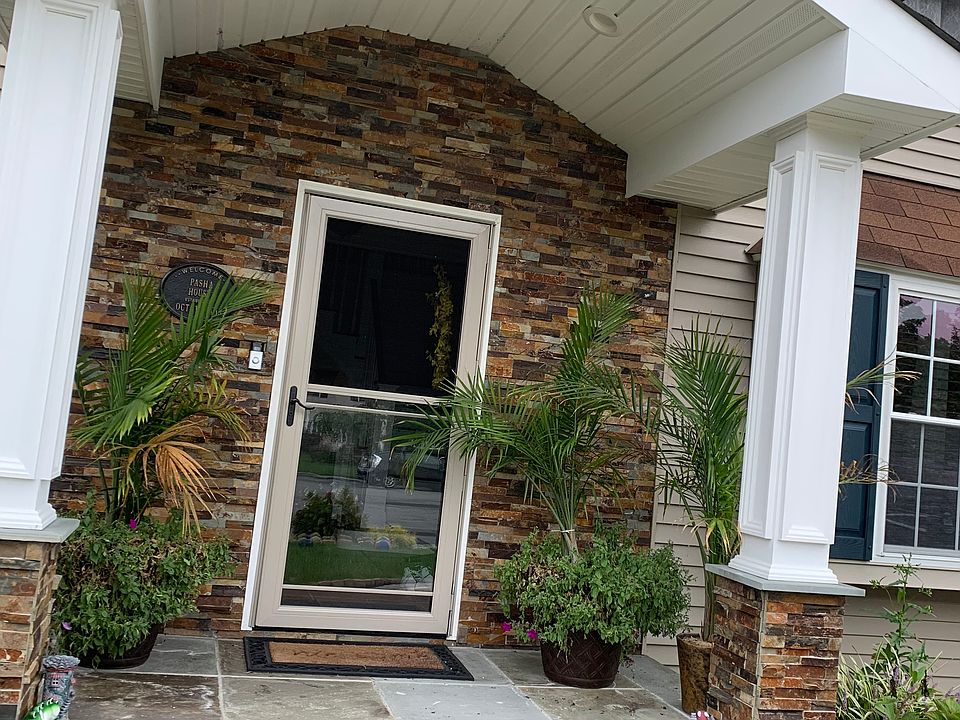 2nd image of 33 Apple Blossom Ln