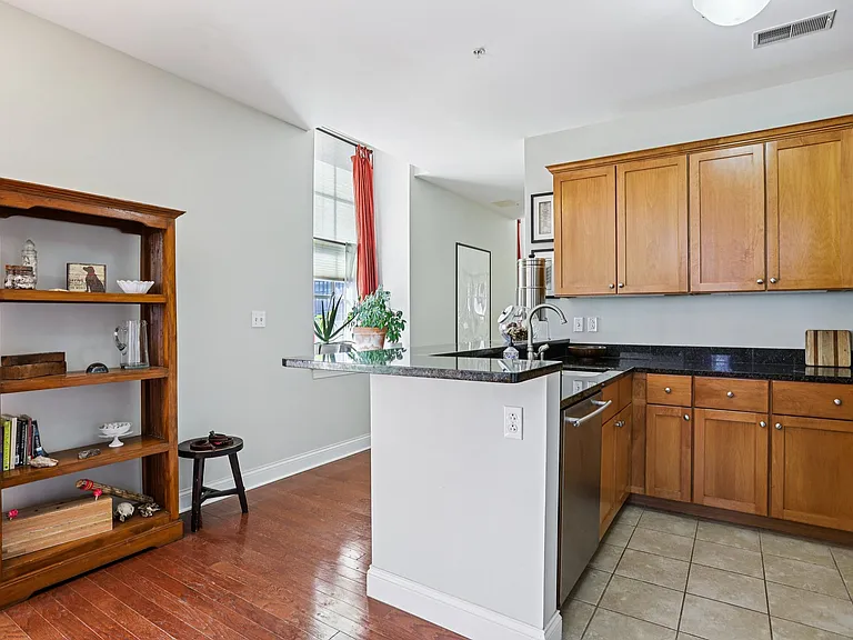 1515 Lafayette Ave #114 — Photo 9