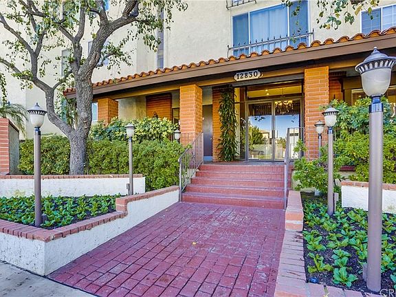 4th image of 12830 Burbank Blvd Unit 203