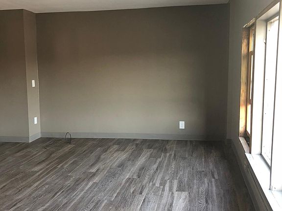 5th image of 1640 Holdrege St APT 210