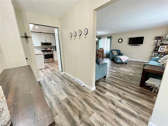 3rd image of 6609 Thoreau Dr