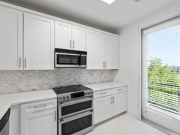 3rd image of 380 N Island Dr APT 314