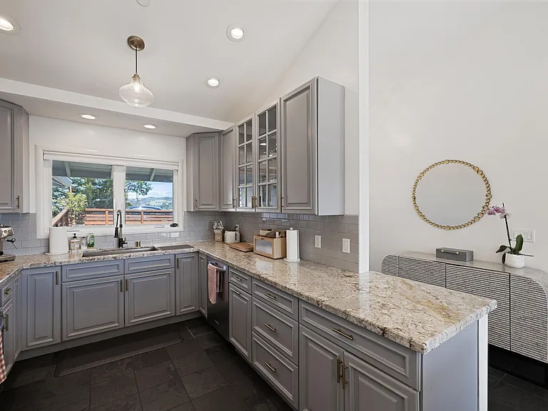 Kitchen, entry